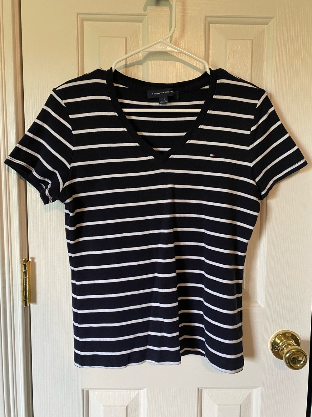 Tommy Hilfiger Women's Navy & White Striped V-Neck Tee Size Large